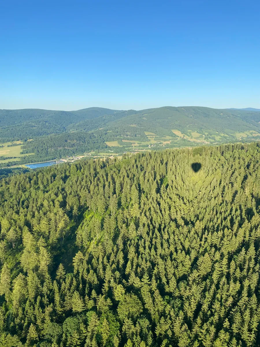 Widok z kosza balonu nad Ziemią Kłodzką — sezon 2025